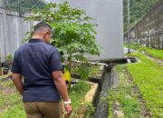 Pastikan Rutan Padang Aman dari Ancaman Banjir, Kepala Rutan Lakukan Pengecekan Saluran Drainase