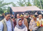 Bulog Bersama Ketua Komisi IV RI Salurkan Bantuan Korban Bencana di Padang