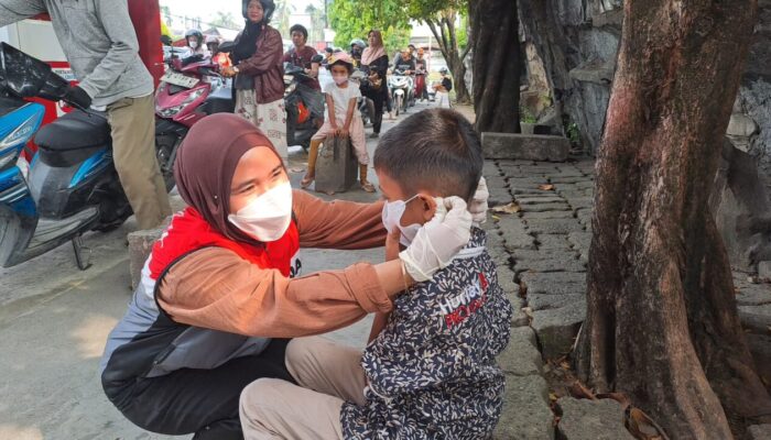 Pertamina Salurkan 2.850 Masker untuk Bantu Warga Padang Hadapi Kabut Asap