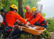 Detik-detik Dua Pemancing Dihantam Ombak Besar di Kawasan Bukit Lampu