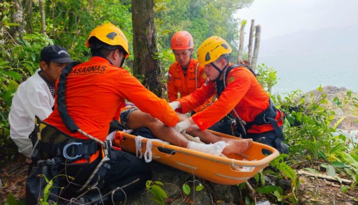 Detik-detik Dua Pemancing Dihantam Ombak Besar di Kawasan Bukit Lampu